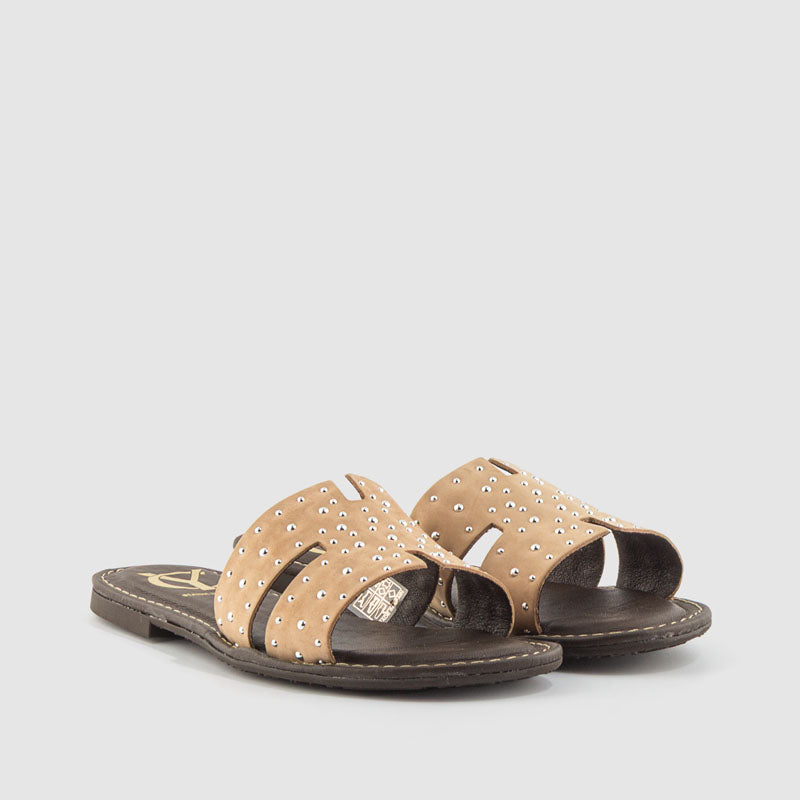 SANDALIA MICROTACHAS NOBUCK TAUPE