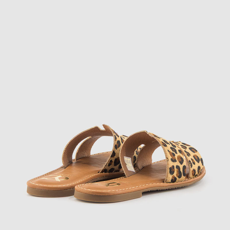 Sandalia plana piel leopardo
