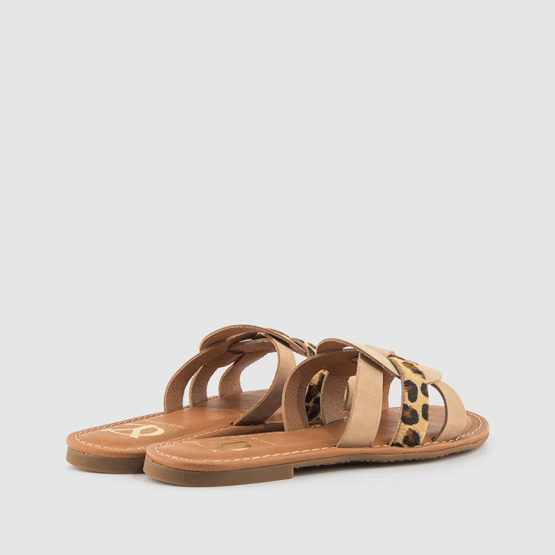 Sandalia plana nobuck taupe leopardo