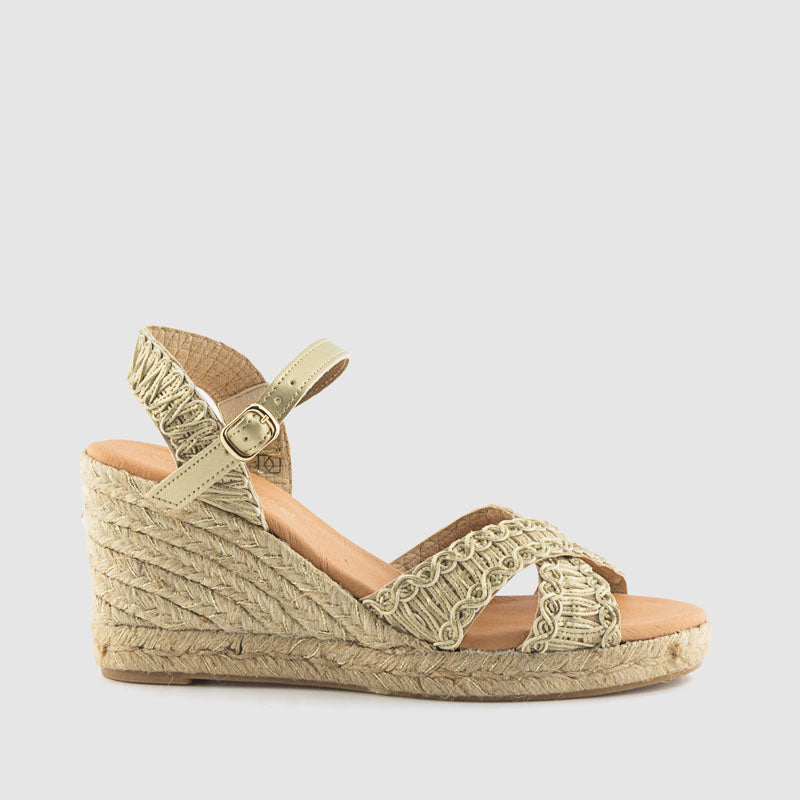 SANDALIA TRENZA PIEL PLATINO