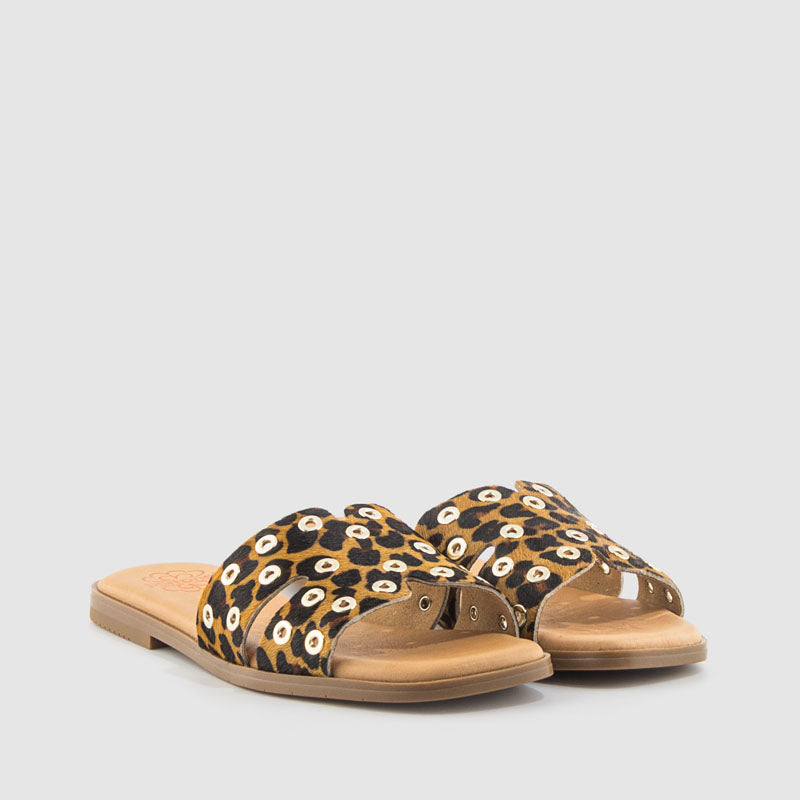 SANDALIA OJETES PIEL LEOPARDO