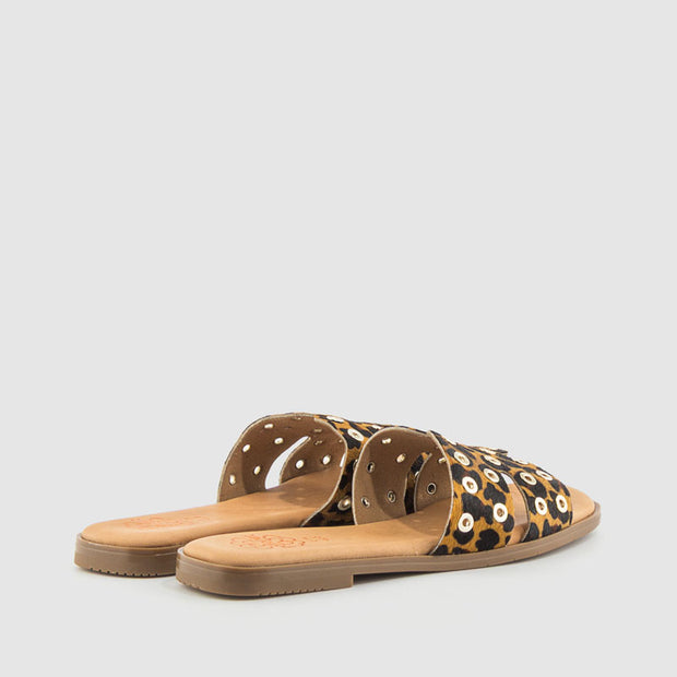 SANDALIA OJETES PIEL LEOPARDO