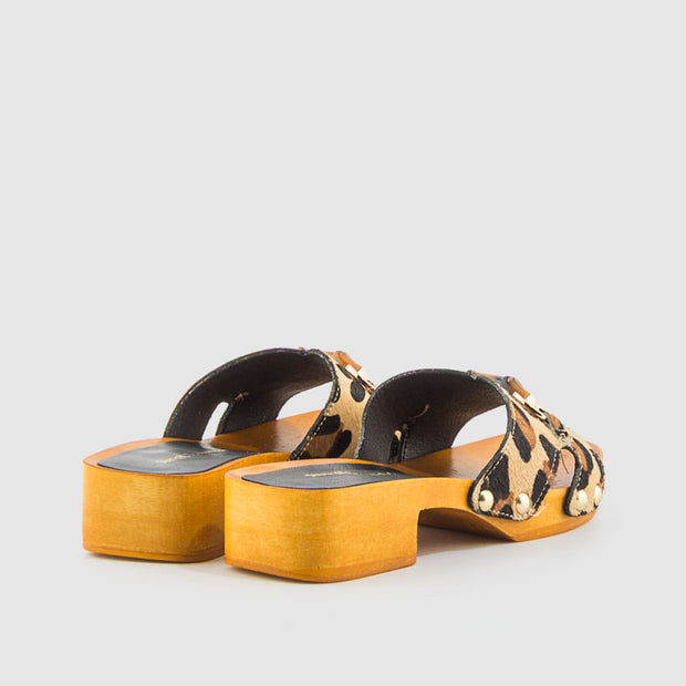 SANDALIA PIEL LEOPARDO