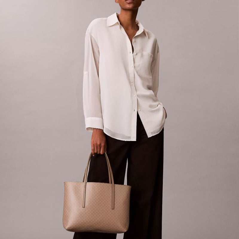 BOLSO CK EMBLEM  AOP SMALL TOTE