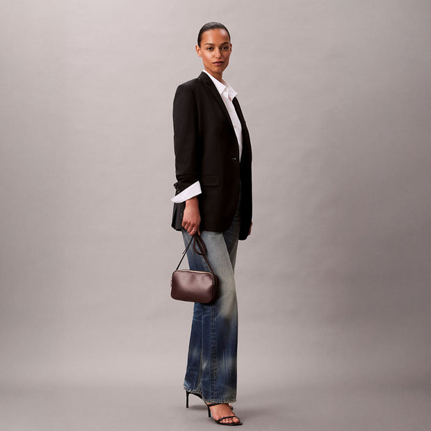 BOLSO CAMERA COAET FUDGE BURDEOS