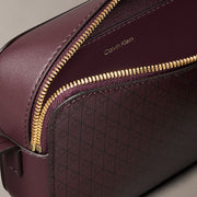 BOLSO CAMERA COAET FUDGE BURDEOS